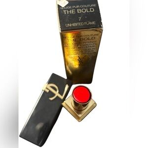 Yves Saint Laurent Luxurious Lipstick - Bold Red 7 Unhibited flame (m01)